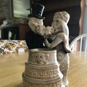 YANKEE CANDLE - Boney Bunch Cake “Congratulations Newlydeads”